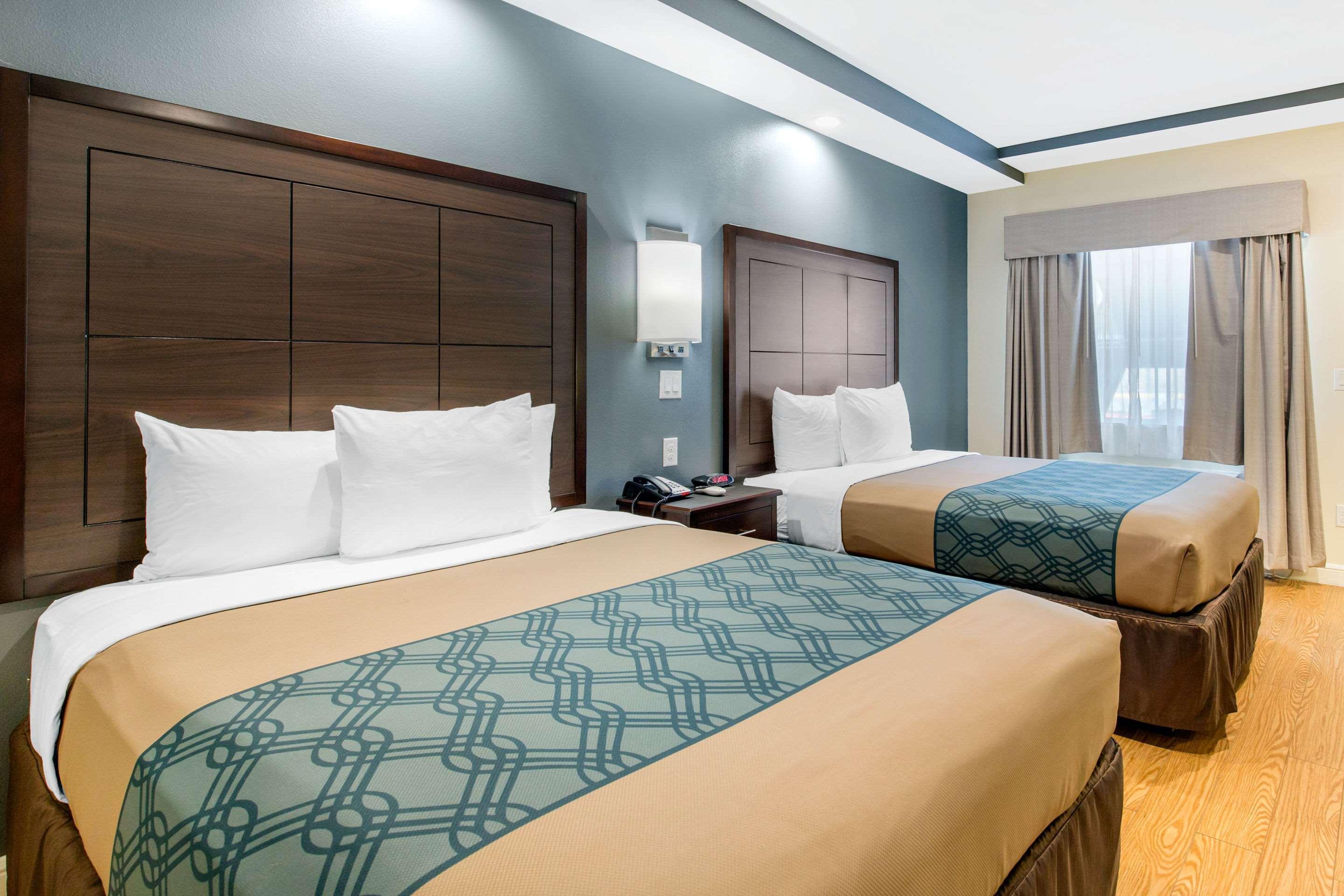 Hotel Econo Inn&suites Willowbrook 2*