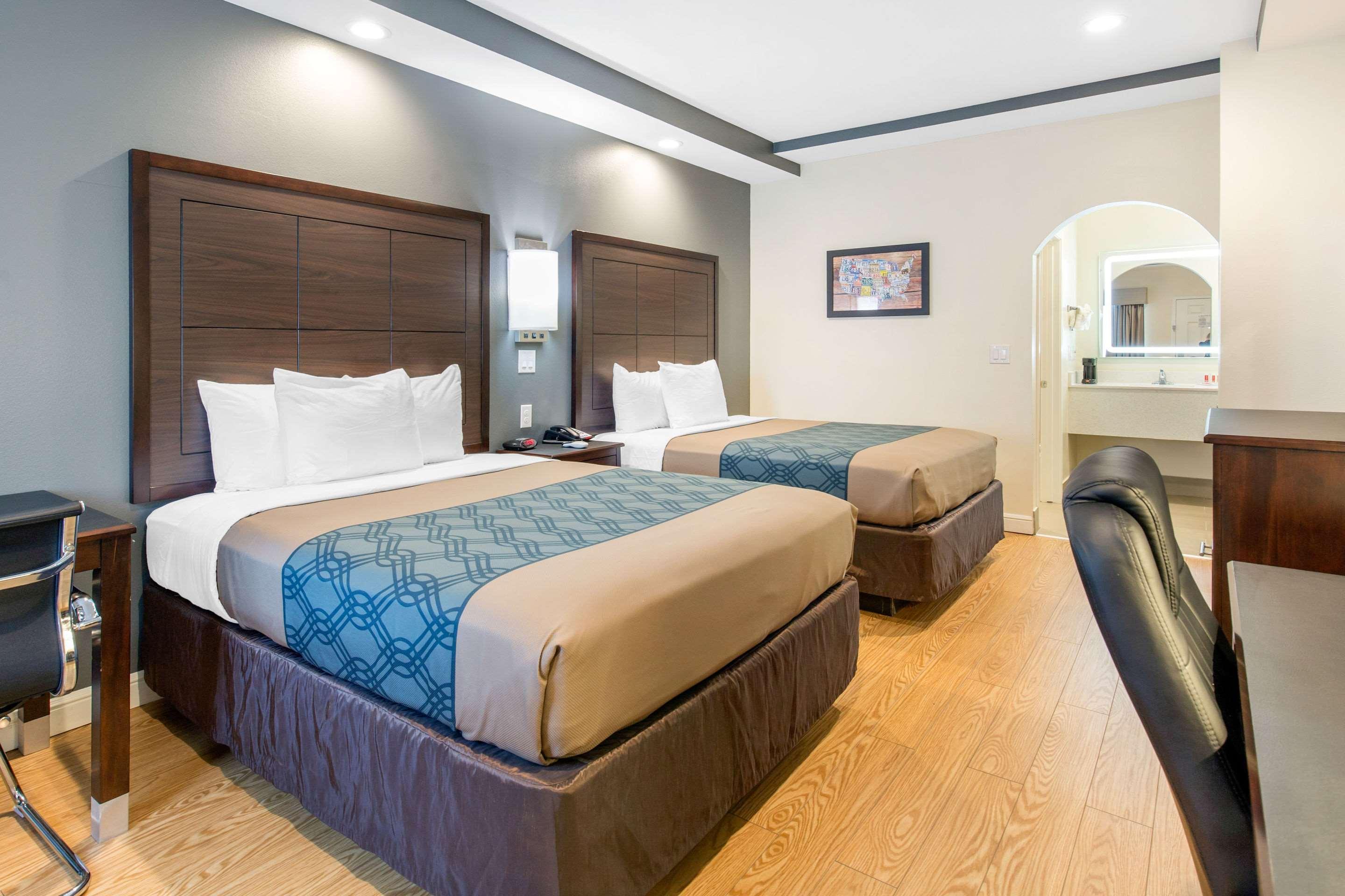 Hotel Econo & Willowbrook