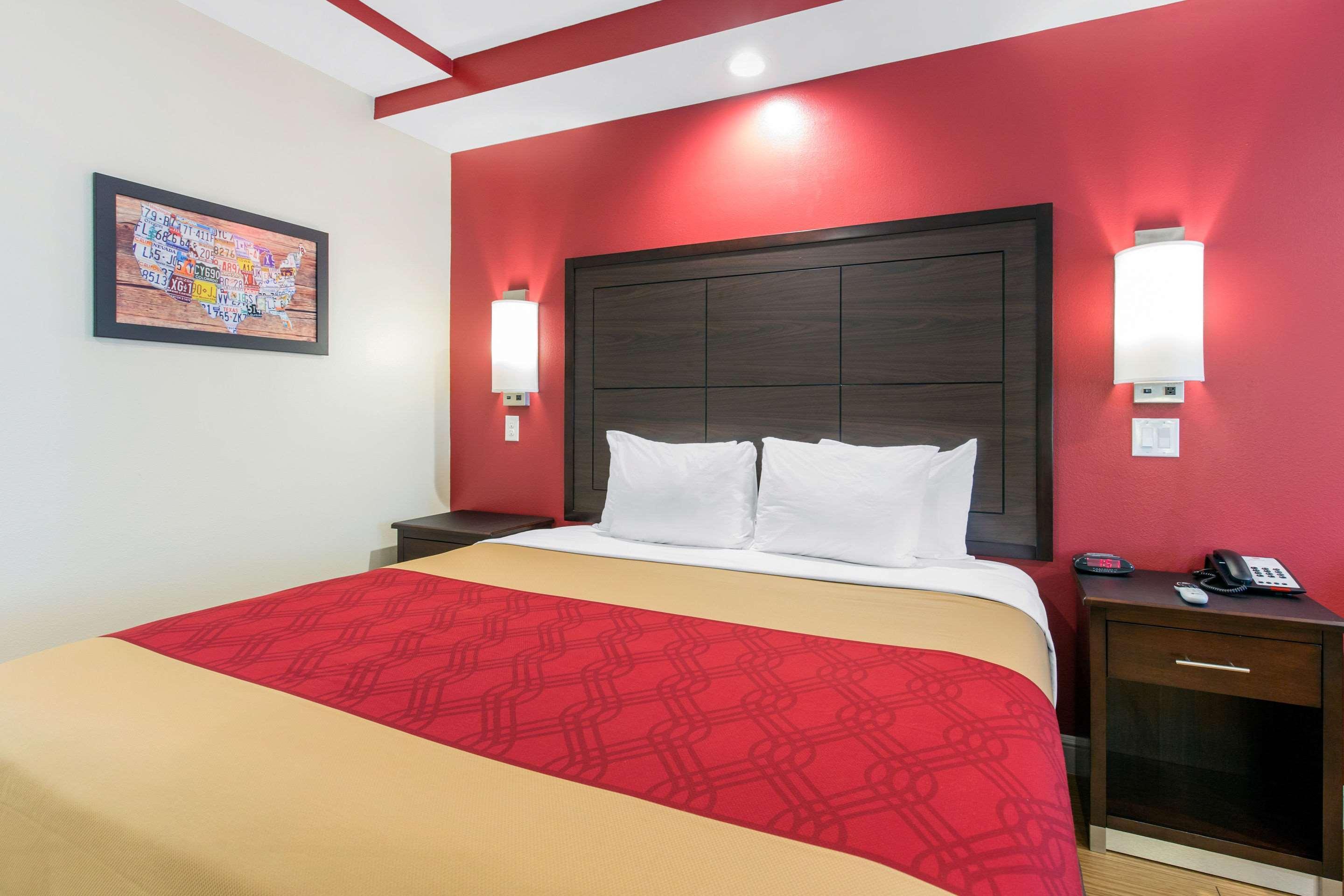 Hotel Econo & Willowbrook 2*