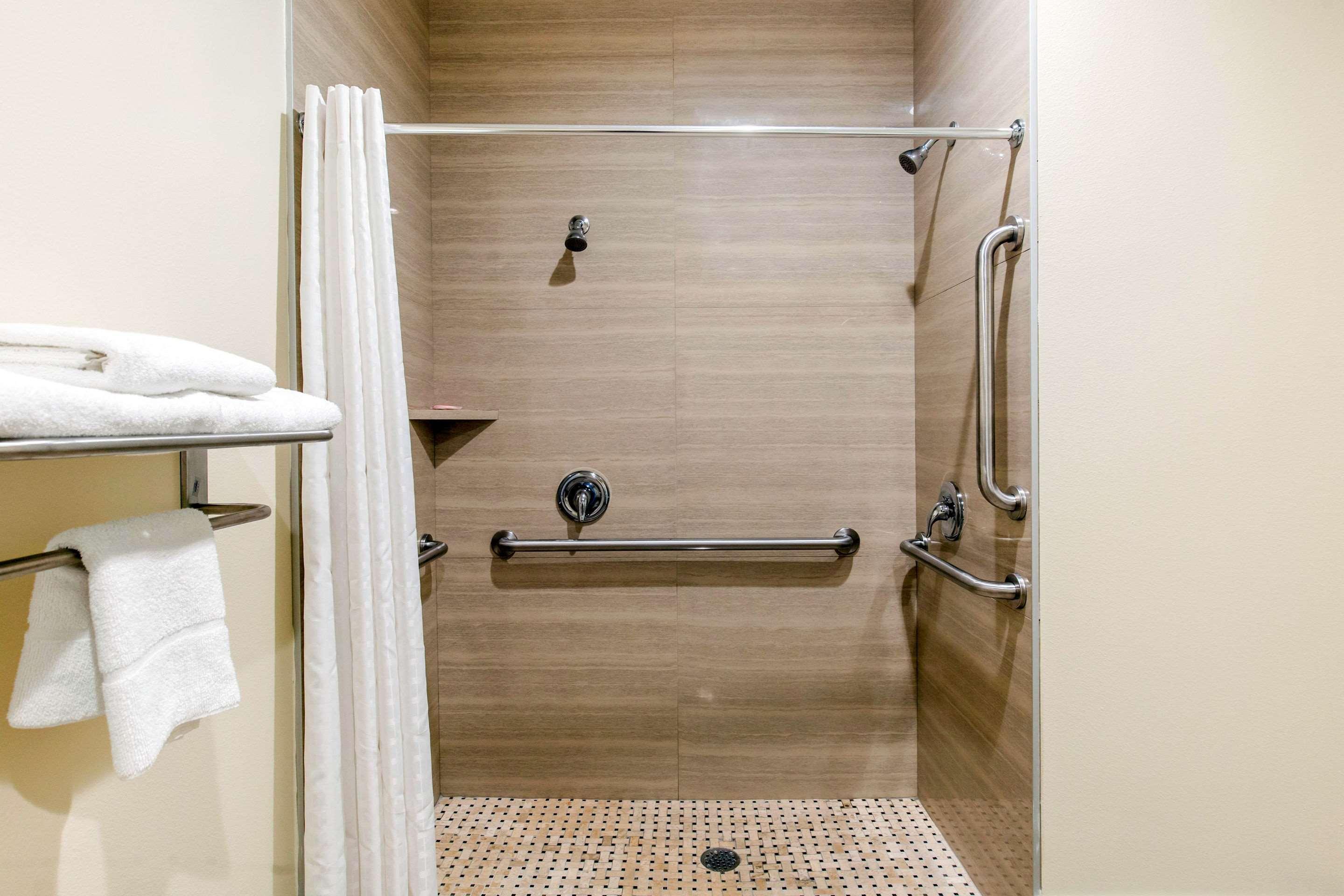 Econo & Willowbrook Hotel 2*