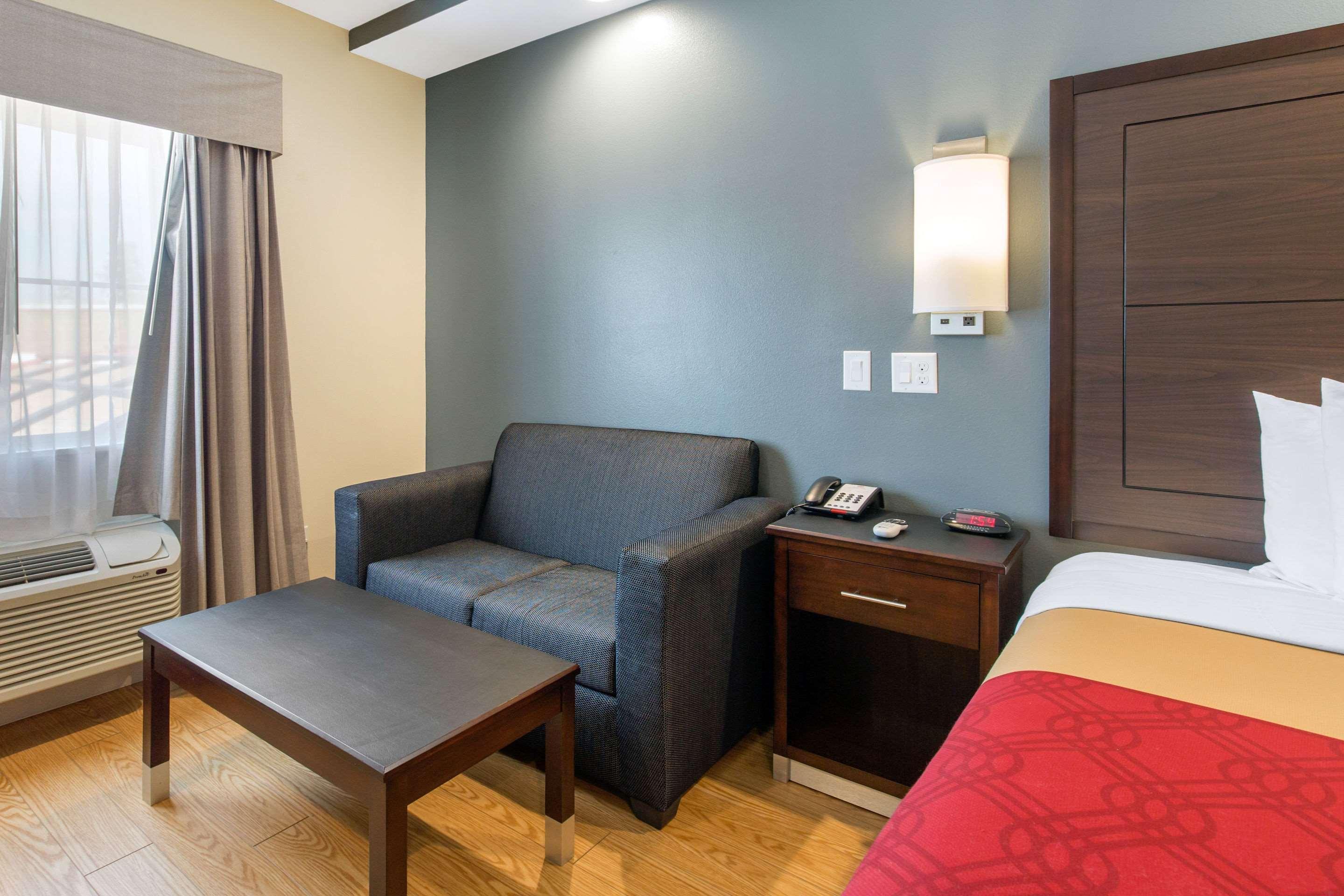 Hotel Econo & Willowbrook