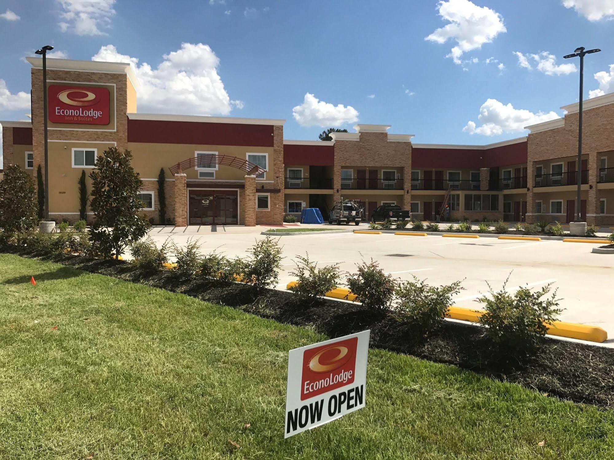 Econo & Willowbrook 2* Houston