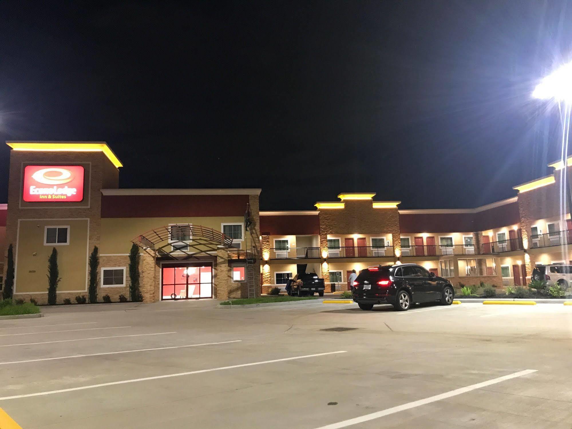 Econo & Willowbrook 2* Houston