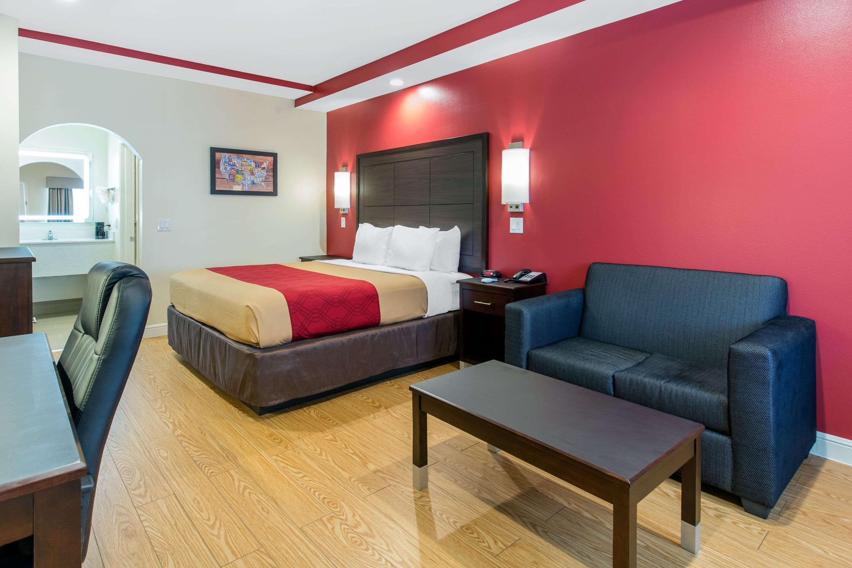 Econo & Willowbrook Hotel 2*