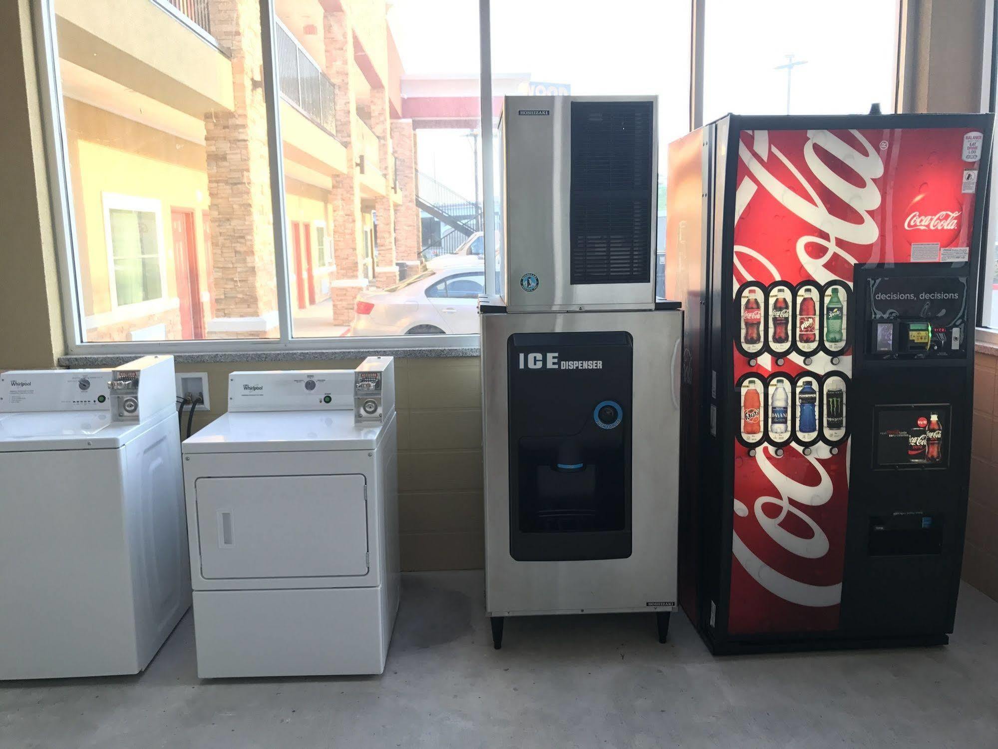 Econo & Willowbrook 2* Houston